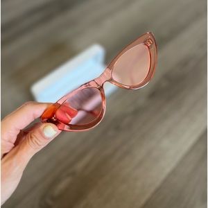 Chimi singlasses cateye in guava